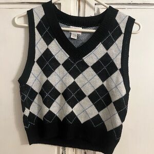 Classic Argyle Knit Sweater Vest - Black and White